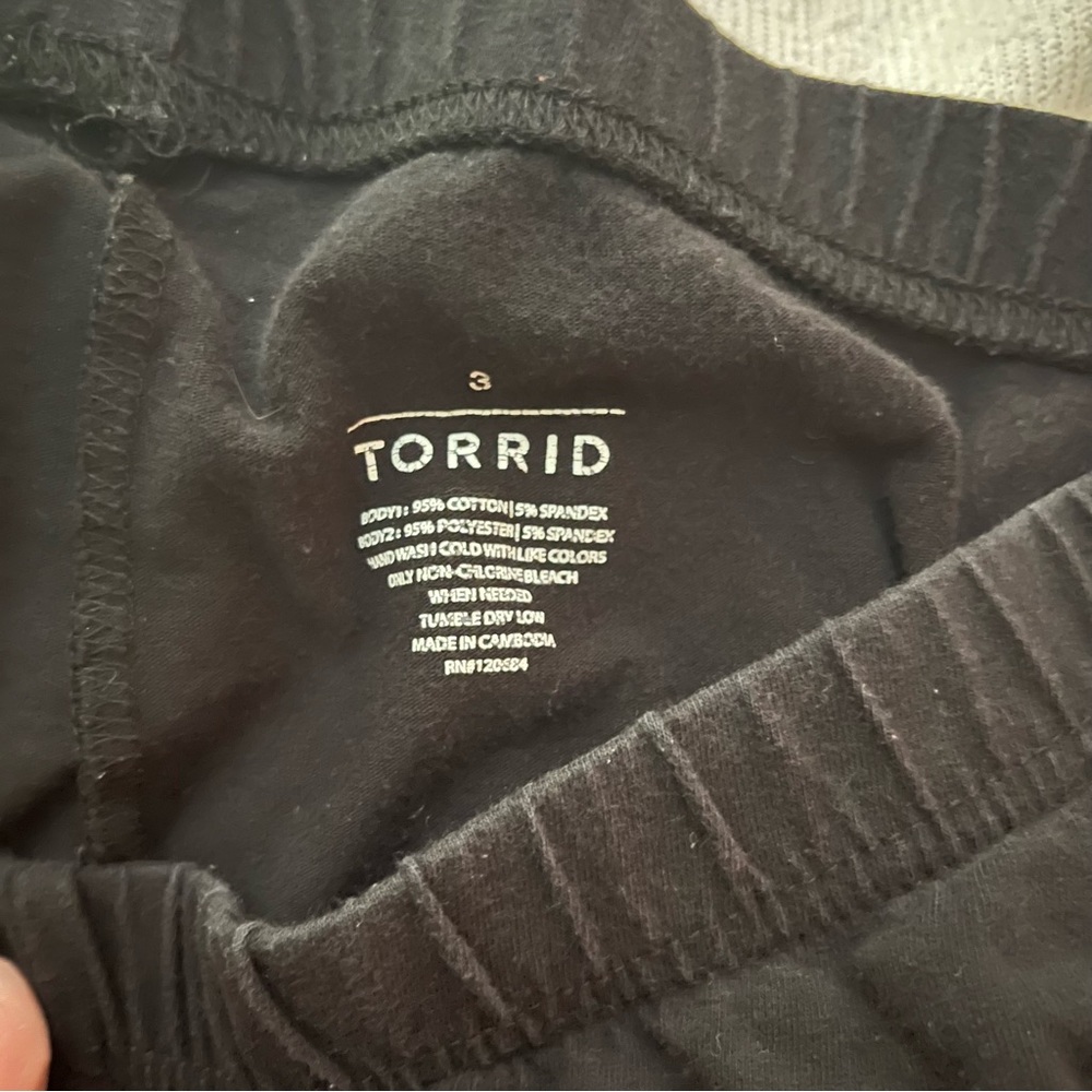 Torrid 3X Plus Size leggings with mesh stripe down side - Picture 5 of 6